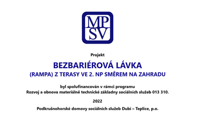Bezbariérová lávka (rampa) z terasy ve 2. NP směrem na zahradu v rámci projektu MPSV